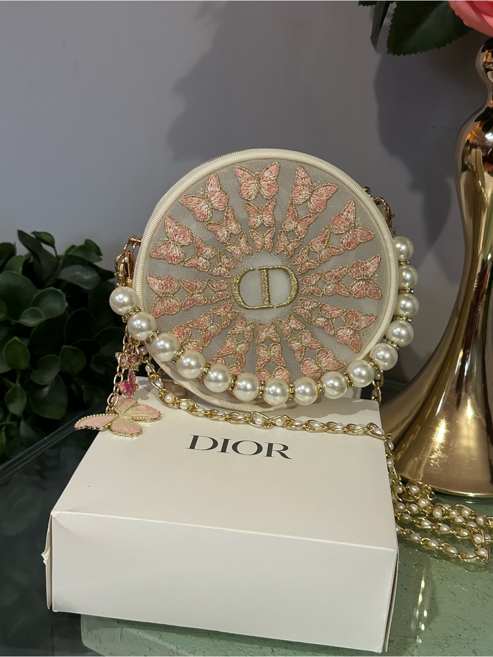 Dior 2026 Spring Limited Edition Butterfly Embroidery Cosmetic
Round Pouch-NIB - Picture 6 of 17